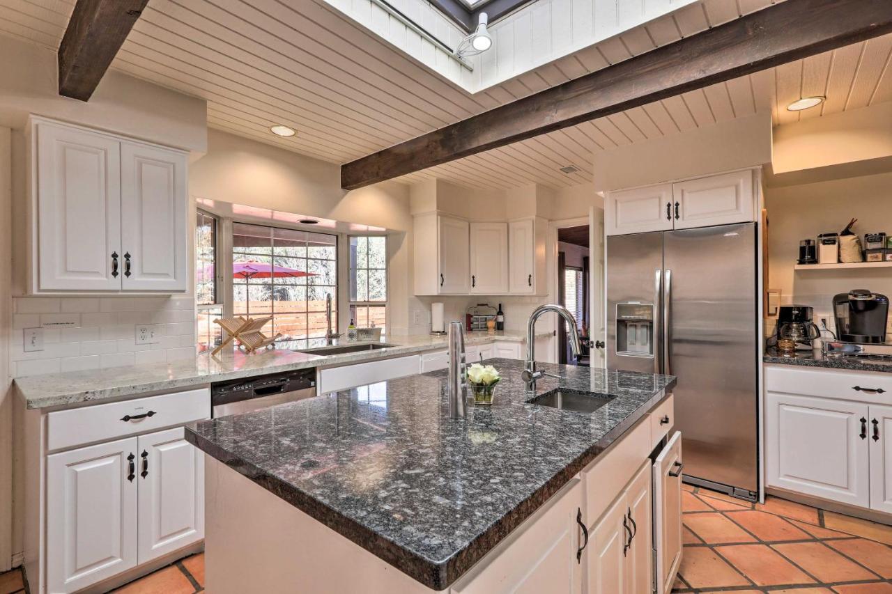 Oasis With Private Hot Tub And Fire Pit!